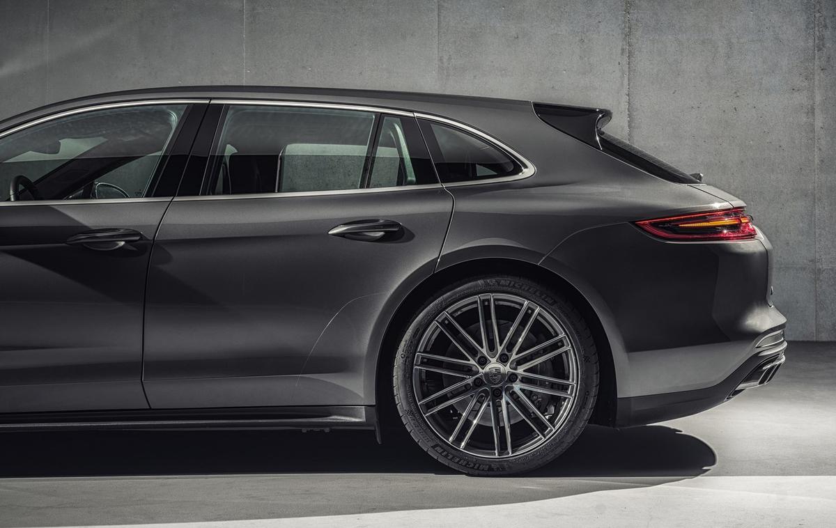 Porsche panamera sport turismo | Avtomobil “shooting brake” je lahko zelo trendovski, saj združuje praktilčnost karavana in dinamičnost kupeja. Porsche panamera sport turismo je eden najbolj vpadljih predstavnikov teh izvedb. | Foto Porsche