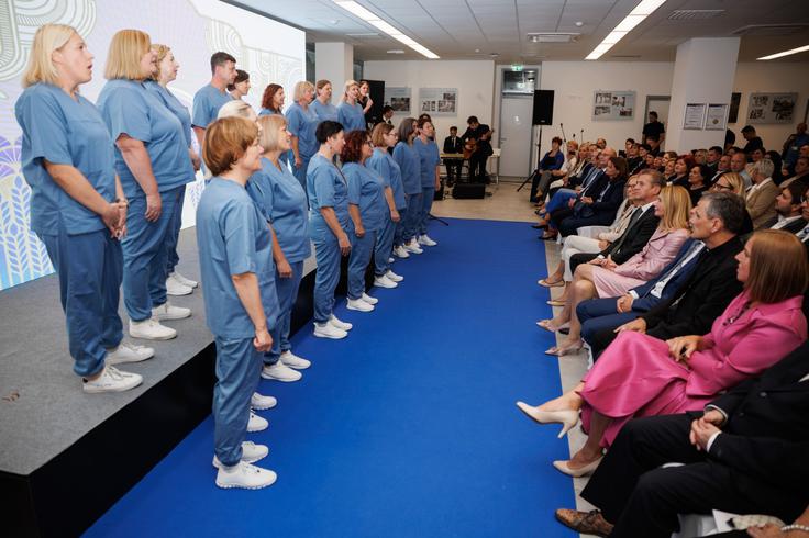 Bolnišnica Novo mesto Negovalni kader so po besedah Kramar Zupan začeli pridobivati že med gradnjo in je zagotovljen za začetek delovanja. | Foto: STA