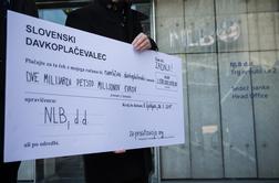 Pobudniki peticije za privatizacijo predali ček NLB