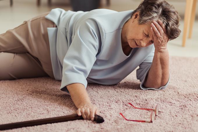 Stroka glede na statistiko preteklih let napoveduje, da bo v tem letu kar 112 tisoč starejših od 65 let doma večkrat padlo.  | Foto: Getty Images