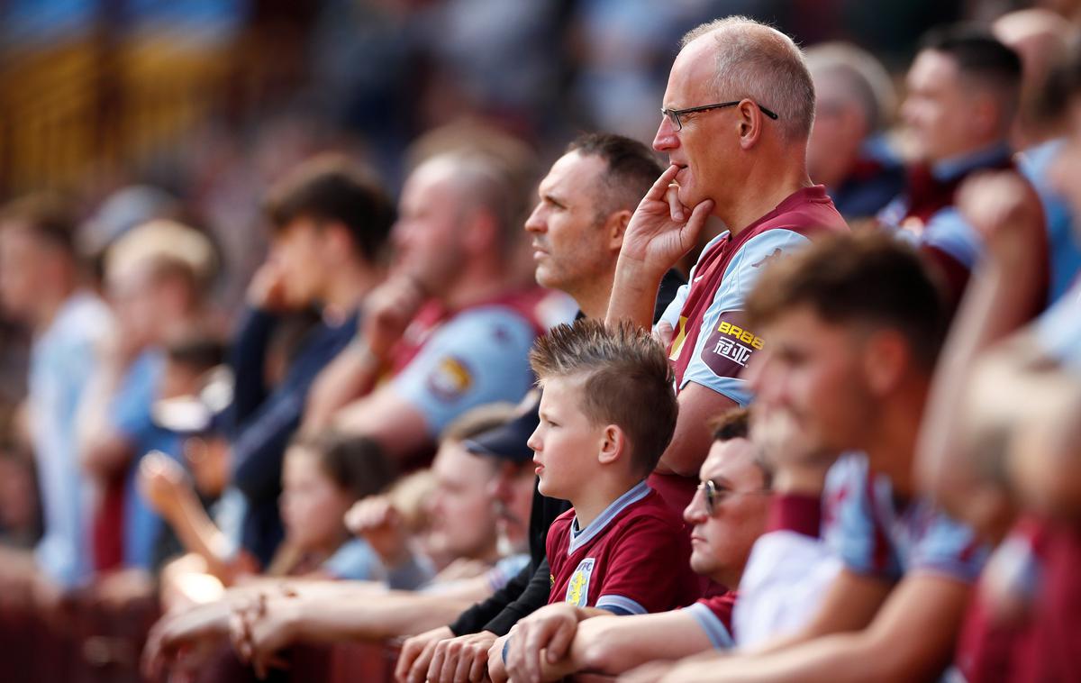 Aston Villa | Aston Villa je dvema svojima igralcema dovolila, da sta zapustila Otok. | Foto Reuters
