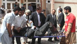 Eksplozija ubila najmanj 70 ljudi, odgovornost prevzela IS in talibani