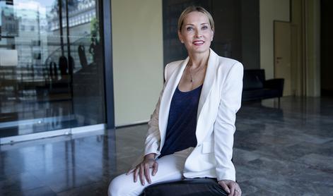 Tanja Ribič v poletni opravi pobira pridelek, z zapisom je ganila sledilce