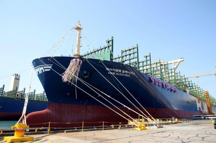 HMM Algercias tovorna ladja | Ladja je uradno dolga 399,9 metra, široka pa je do 61 metrov. Plula bo pod zastavo Paname.   | Foto HMM