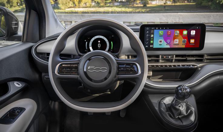 Posebnost hibridnega 500 je tudi ročni menjalnik. | Foto: Fiat