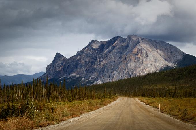 666 kilometrov dolga makadamska cesta velja za eno od najbolj nevarnih na svetu. | Foto: Wikipedia
