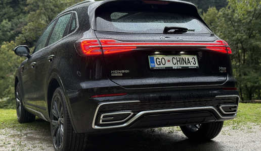 Za niti pol cene mercedesa? Prestiž po kitajsko da misliti.  #foto