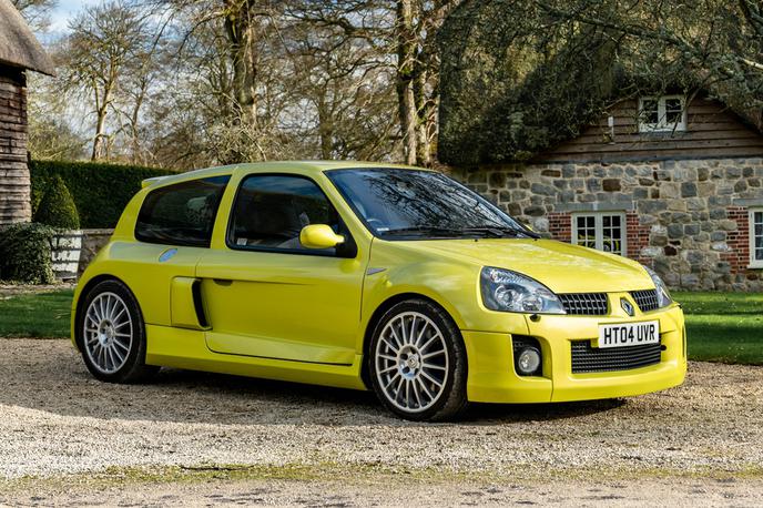 Renault clio V6 | Renault clio V6 z vrtoglavo ceno na dražbi v Veliki Britaniji. | Foto Collecting Cars