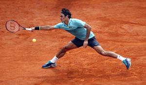 Poraz Žemlje na Kitajskem, v igri za finale težko delo Rogerja Federerja