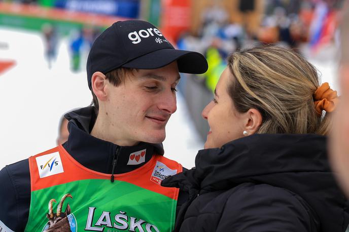 Domen Prevc in Špela Ravnik | Domen Prevc se s partnerko Špelo ta konec tedna odpravlja na zaslužene počitnice. | Foto Mediaspeed