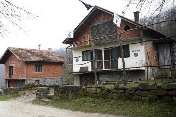 V vasi na severu Bosne izobešena zastava Islamske države