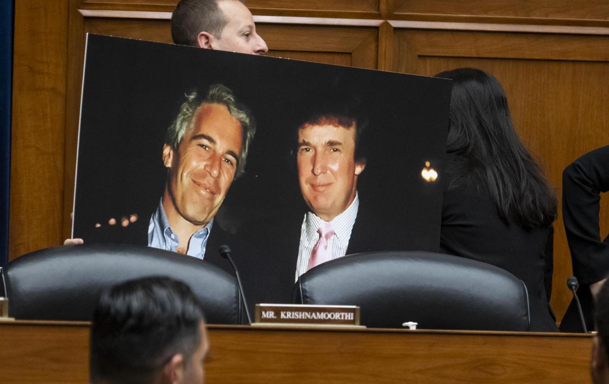 Donald Trump in Jeffrey Epstein | Trump je bil dolgoletni prijatelj pokojnega pedofila Jeffreyja Epsteina in Maxwell. Ko je bila Maxwell obsojena na 20 let zapora zaradi sodelovanja pri spolnih zlorabah, ji je Trump zaželel vse dobro. | Foto Guliverimage