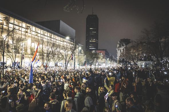 Neodvisni mediji v Srbiji z opozorili pred vse večjimi pritiski oblasti