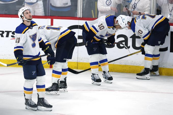 St. Louis Blues so manj kot dve minuti do konca rednega dela vodili s 3:1, nato pa domačim dopustili preobrat, tako da je zanje sezona končana. | Foto: Reuters