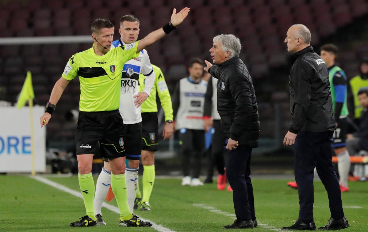 Lazio Atalanta Iličić | Trener Atalante Gian Piero Gasperini je imel marsikaj za pripomniti sodniku Danieleju Orsatiju. Njun "pogovor" je spremljal Josip Iličić. | Foto Reuters