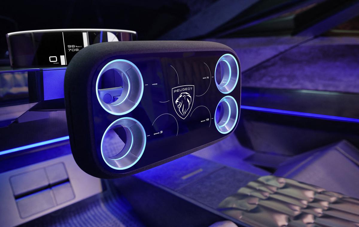 Peugeot inception | Štirioglat volan iz Peugeotovega koncepta inception, ki so ga pokazali že leta 2023. Volan take zasnove zdaj prihaja v serijsko proizvodnjo.  | Foto Peugeot