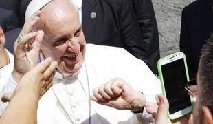 Papež po telefonu presenetil mladega Italijana
