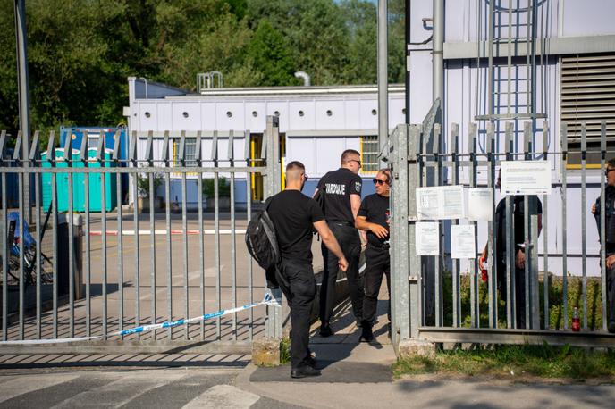 Shod pred azilnim domom Vič | Varnostniki naj bi pretepli palestinskega begunca. | Foto STA