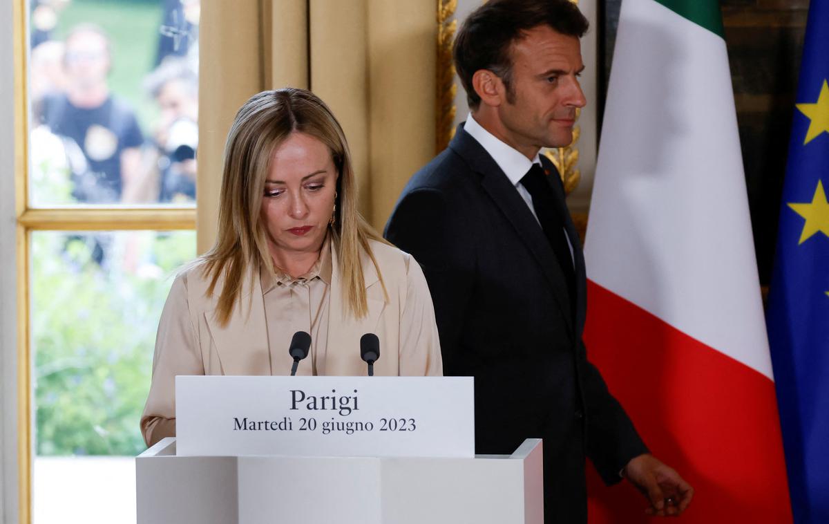 Giorgia Meloni in Emmanuel Macron | Na srečanju v Elizejski palači sta voditelja obravnavala tudi vprašanje prihodnosti EU in vojno v Ukrajini. | Foto Reuters