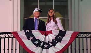Melania je na balkonu Bele hiše presenetila Donalda #video
