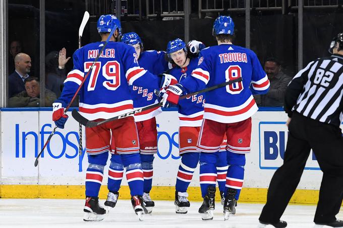 Hokejisti New York Rangers so proti že odpisani ekipi Philadelphia Flyers izgubili s 3:4 po kazenskih strelih. | Foto: Reuters