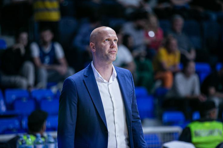 Andrej Žakelj je 44-letni slovenski košarkarski trener. Pred odhodom v Črno goro je treniral Koper Primorsko, Šentjur in Podčetrtek, na Poljskem je vodil Lublin, v Sloveniji pa še Lastovko. Pri Polzeli, Olimpiji (od 2010 do 2015) in Slovanu je nabiral izkušnje kot pomočnik trenerja. | Foto: SC Derby/Filip Roganović