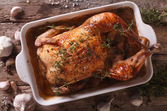 Pečena perutnina, pa naj bo to velika kokoš ali puran, je vedno dobra izbira za božično glavno jed. | Foto: Thinkstock
