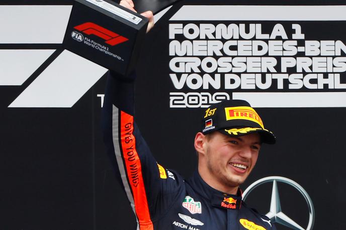 Max Verstappen | Max Verstappen ostaja zvest rdečim bikom. | Foto Reuters