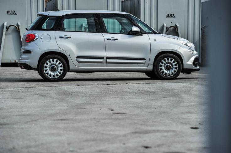 Med ljudmi ob testu sicer nismo našli nikogar, ki bi hvalil videz testnega 500L, vendar ne dvomimo o tem, da obstajajo. Saj je bila celo multipla s tisto prečno postavljeno bulo pod vetrobranom komu všeč.
 | Foto: Gašper Pirman