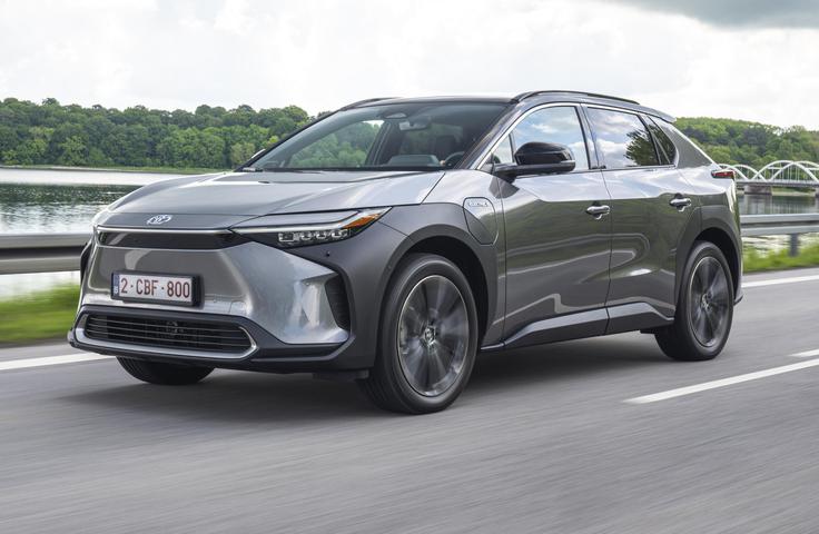 Toyotin bZ4X je bil prvi model z električne platforme e-TNGA, ki pa je namenjena istim proizvodnim linijam kot klasična vozila s termičnimi motorji. 
 | Foto: Toyota