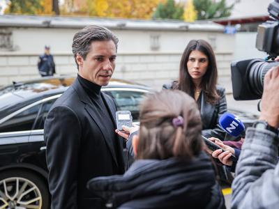 V koaliciji po smrtonosnem napadu v Novem mestu za odločen odziv pristojnih, a proti hujskaštvu