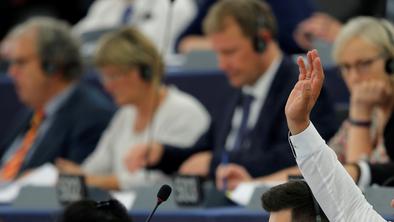 EPP s socialisti in liberalci ohranja večino, skrajna desnica se je okrepila