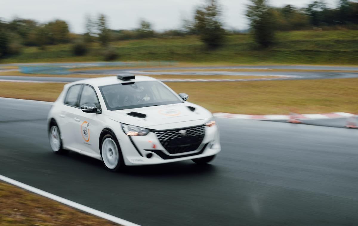 Peugeot 208 rally4 | Dobre štiri metre dolgi peugeot 208 rally4 je danes eden najbolj konkurenčnih dvokolesno gnanih dirkalnikov. Nudi tudi relativno ugodno razmerje med ceno, stroški vzdrževanja in konkurenčnostjo. Najbolj primeren je predvsem za regionalna in nacionalna prvenstva, kakršno je tudi slovensko.  | Foto Matej Rebernišak