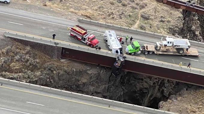 Reševanje avtomobila z mostu | Foto: Zvezna policija Idaho
