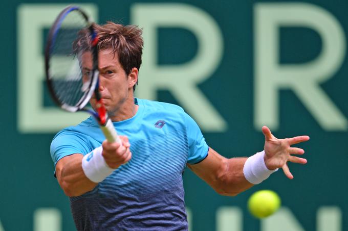 Aljaž Bedene je Federerju priznal premoč s 3:6, 4:6. | Foto: Reuters