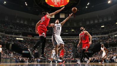 Beno Udrih blestel, nato pa se poškodoval