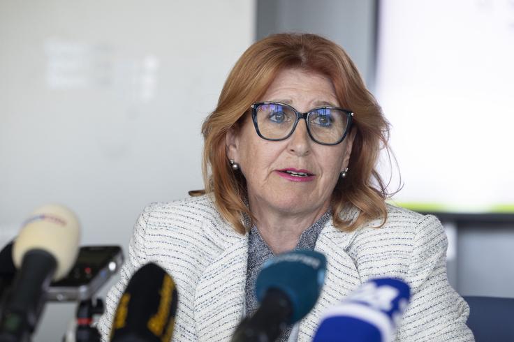 "Slovenija ima potencial za razvoj podjetij z višjo dodano vrednostjo, zato so potrebne dolgoročne razvojne odločitve – tako na področju znanja, tehnologij, inovacij, investicij, razvoja kadrov in tako naprej," je dejala Nahtigal. | Foto: STA