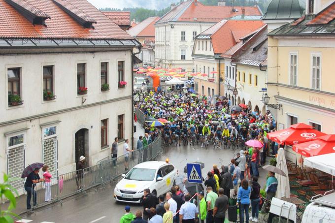 Vreme je zdesetkalo udeležbo na maratonu Alpe Scott. Dirke se jih je udeležilo 300. | Foto: 