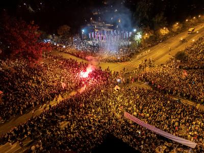 Navdušenje nad nepregledno množico: veliki shod v Novem Sadu #video