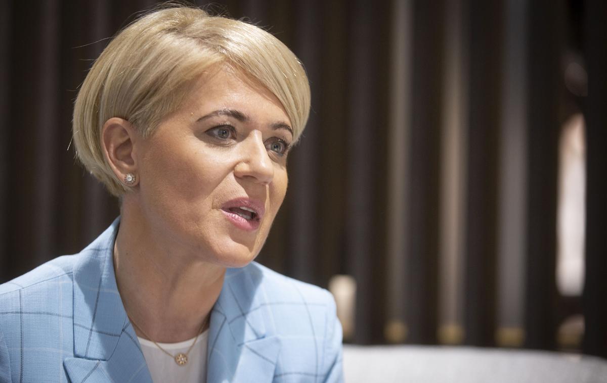 Aleksandra Pivec | Aleksandra Pivec, tudi nekdanja predsednica stranke DeSUS, danes pa samostojna podjetnica, je priznala krivdo za pomoč pri goljufiji na škodo EU, za preslepitev pri pridobitvi in uporabi posojila ali ugodnosti ter za zlorabo položaja ali zaupanja pri gospodarski dejavnosti. | Foto Bojan Puhek