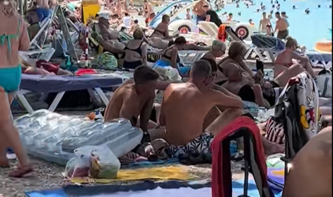 Posnetek s plaže v Makarski razburil številne: "Četudi bi mi kdo plačal, ne bi šla"