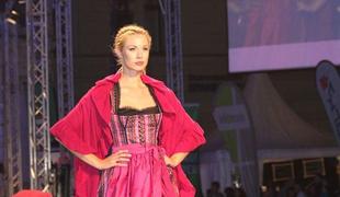 Slovenske manekenke "zažigale" v avstrijskih narodnih nošah