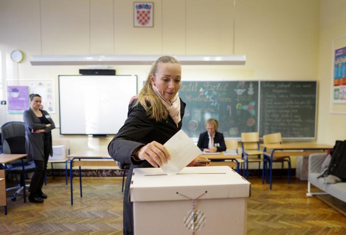 Volišča se zaprejo ob 19. uri. | Foto: Reuters