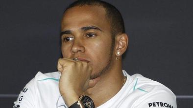 Hamilton: Tekmeci so mi izpuhteli izpred oči!