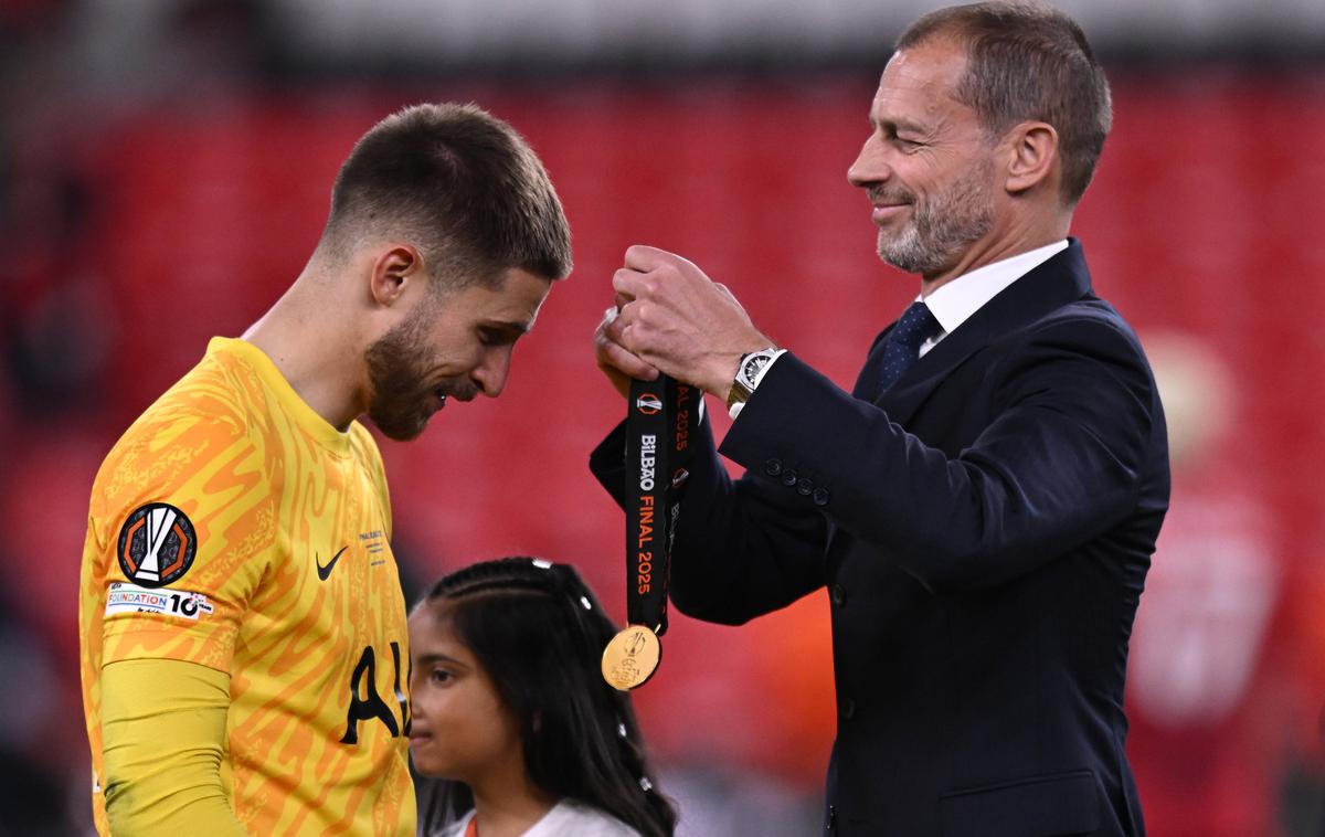 Aleksander Čeferin liga Europa Tottenham | Aleksandru Čeferinu je med podeljevanjem zmanjkalo medalj. | Foto Guliverimage