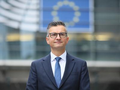 Šarec o obljubi Romov predsednici republike: To je farsa