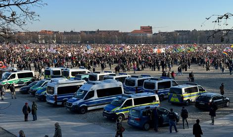 200 tisoč ljudi proti skrajni desnici