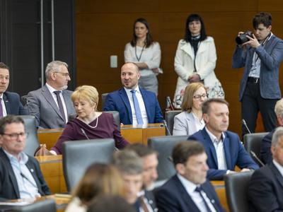 Pred strankami drugi krog za predlaganje mandatarja