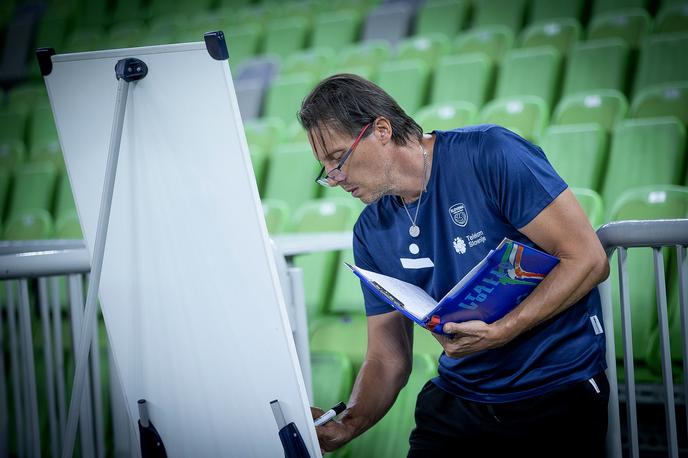 Trening moške odbojkarske reprezentance Gheorghe Cretu | Selektor Gheorghe Cretu je na priprave povabil 23 odbojkarjev. | Foto Ana Kovač