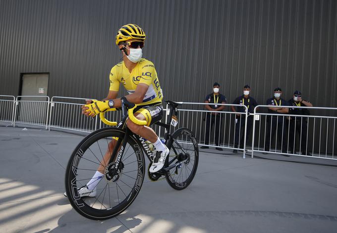 Julian Alaphilippe danes nosi rumeno majico vodilnega. | Foto: Reuters